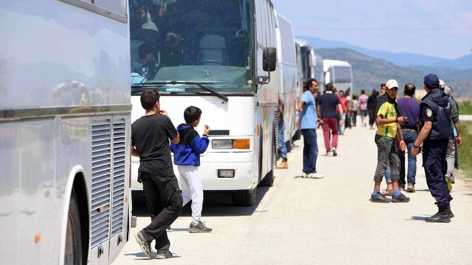 Μπράβο Αλέξη, τα… κατάφερες! Όλοι πήραν χρήματα, εμείς πολλούς πρόσφυγες και μειωμένο ΦΠΑ για 6 μήνες